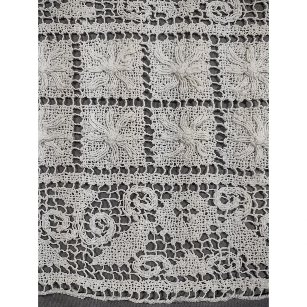 Vtg Handmade Filet Lace Dresser Scarf Off White Floral 9